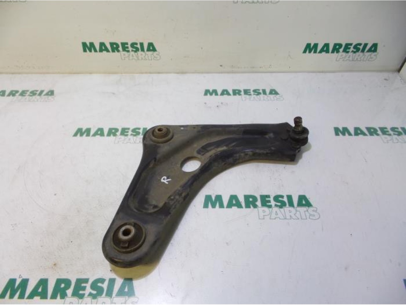 Peugeot - 207 - Front lower wishbone, right