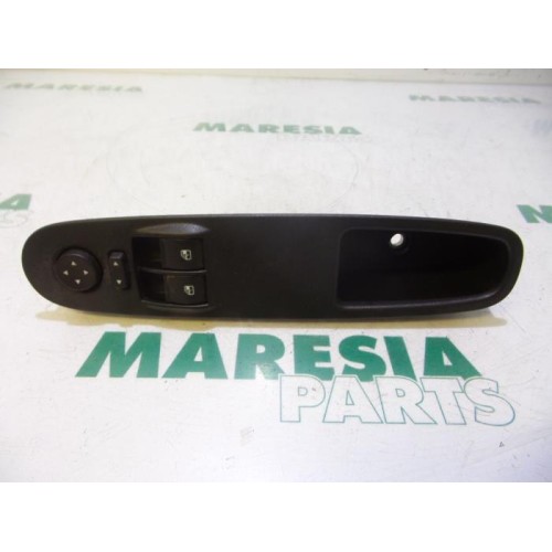 Fiat - Punto - Multi-functional window switch
