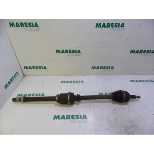 Renault - Megane Scenic - Front drive shaft, right