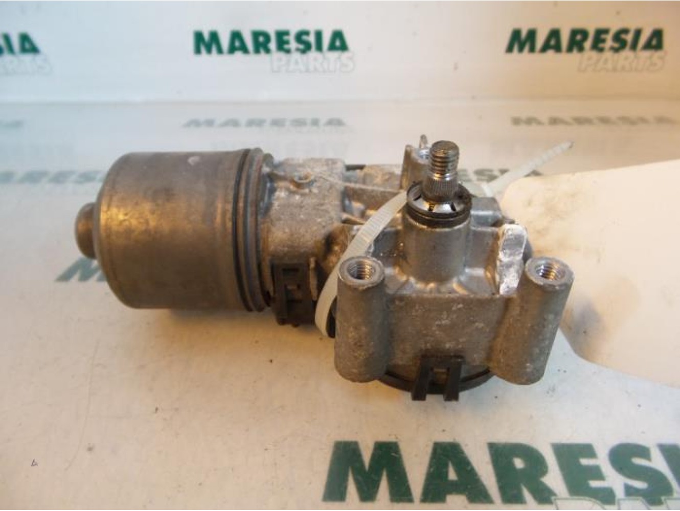 Alfa Romeo - 147 - Scheibenwischermotor vorne
