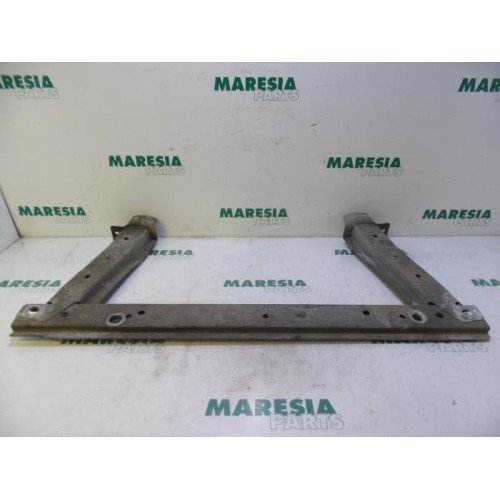 Renault - Megane - Radiator bar