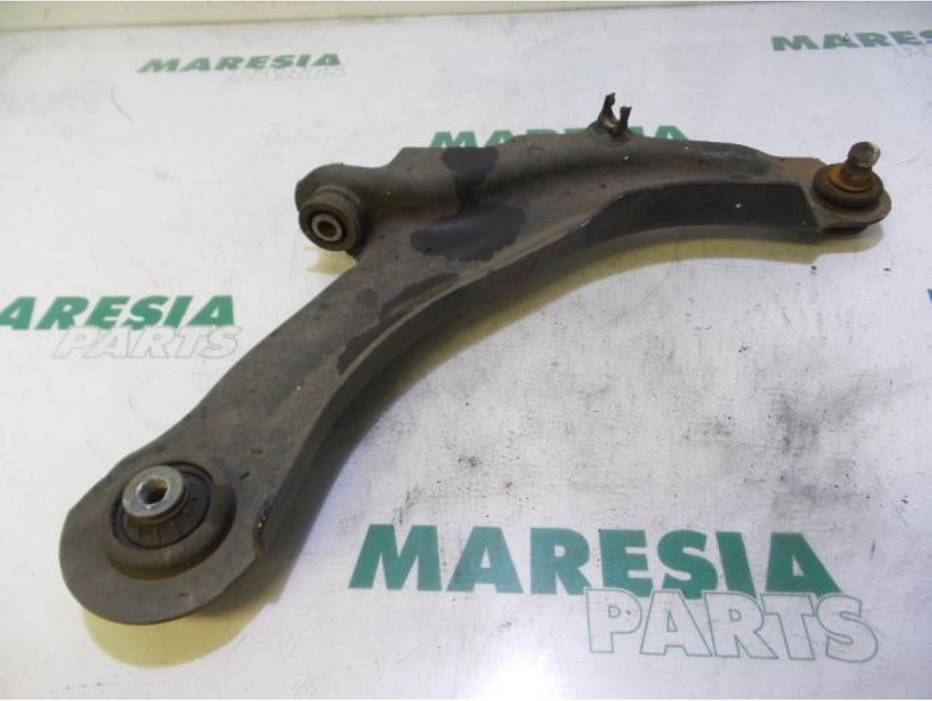 Renault - Megane Scenic - Front lower wishbone, right