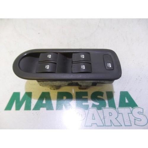 Renault - Megane Scenic - Multi-functional window switch