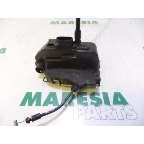 Renault - Megane Scenic - Front door lock mechanism 4-door, right