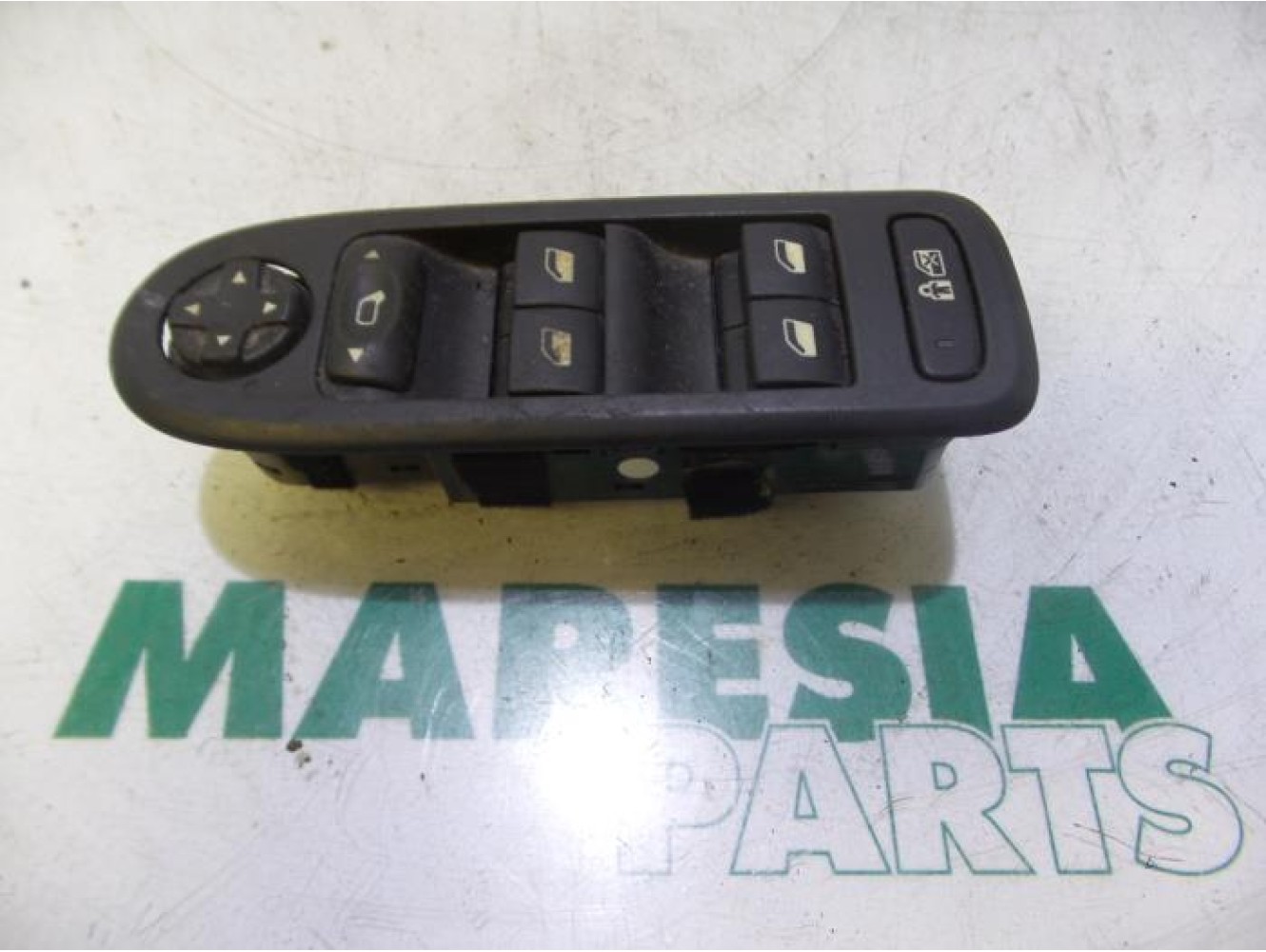 Peugeot - 308 - Multi-functional window switch