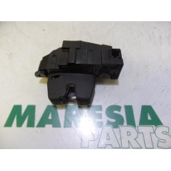Peugeot - 308 - Tailgate lock mechanism