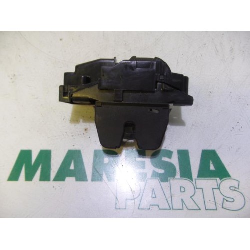 Peugeot - 308 - Tailgate lock mechanism