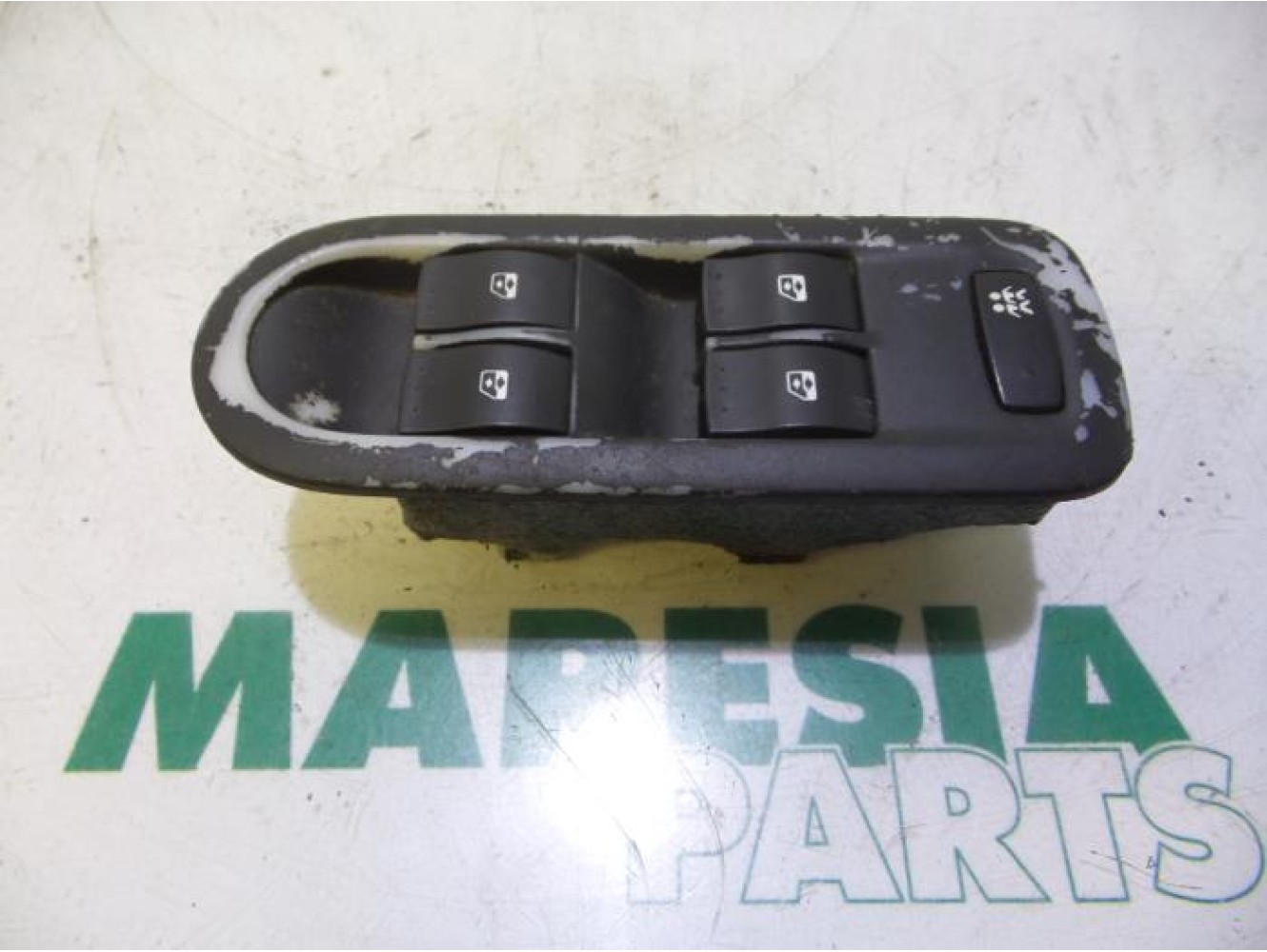 Renault - Megane - Multi-functional window switch