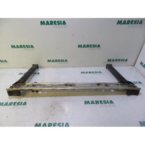 Renault - Megane - Radiator bar