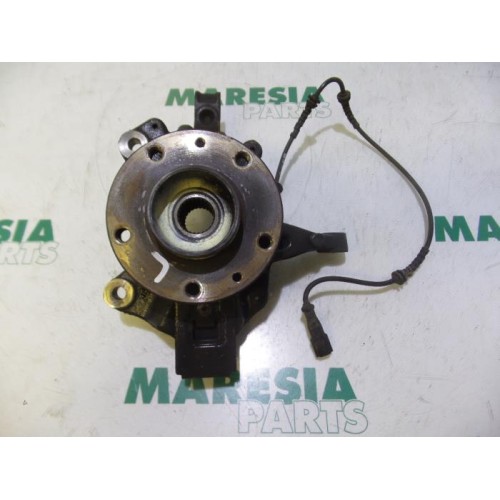 Renault - Megane - Fusee links-voor