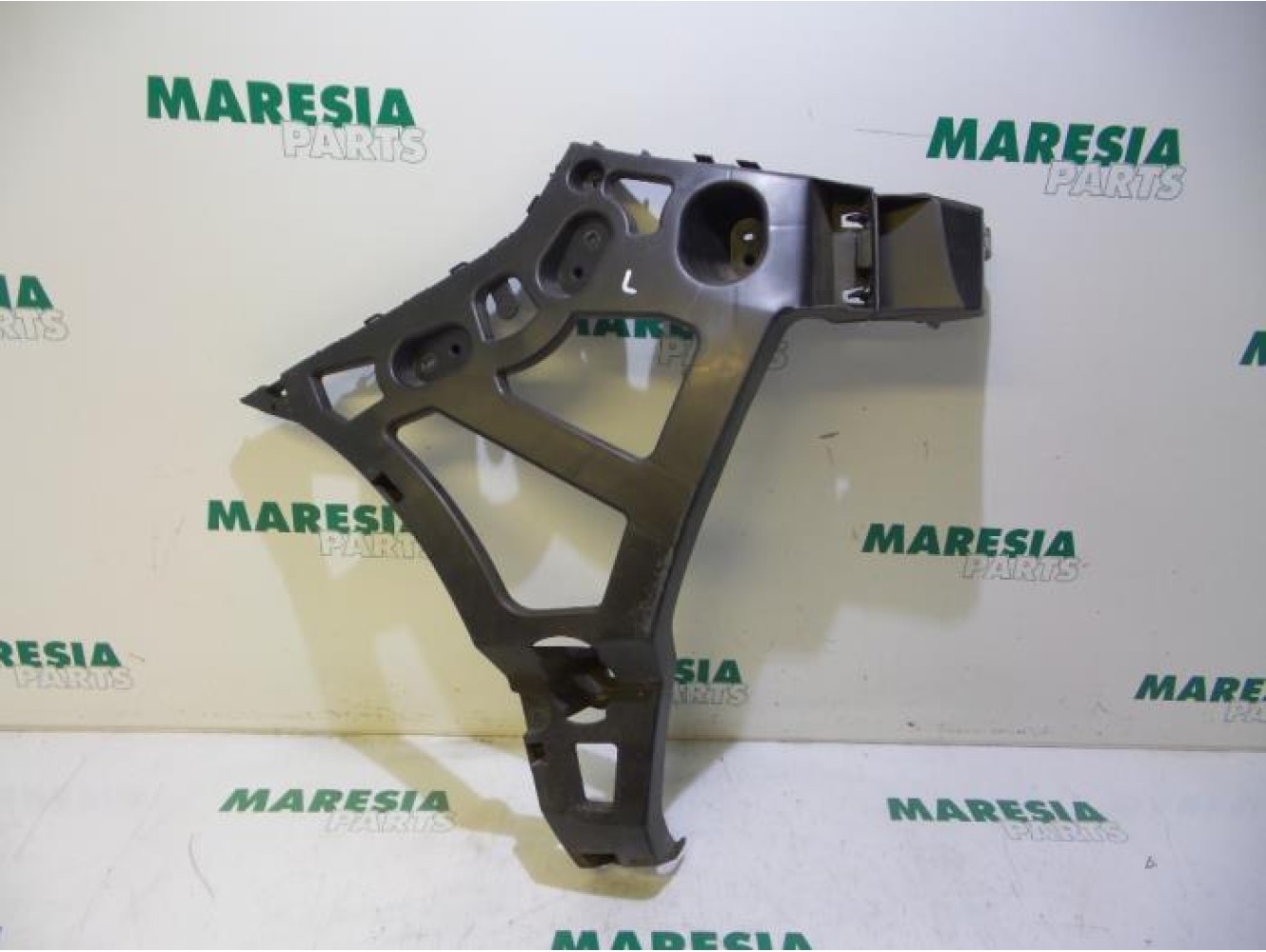 Renault - Megane - Rear bumper frame