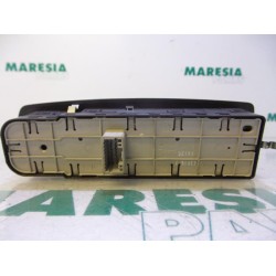 Renault - Megane - Multi-functional window switch