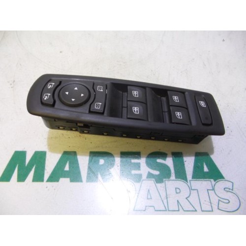 Renault - Megane - Multi-functional window switch