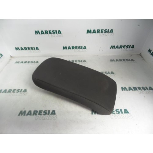 Renault - Megane - Armrest