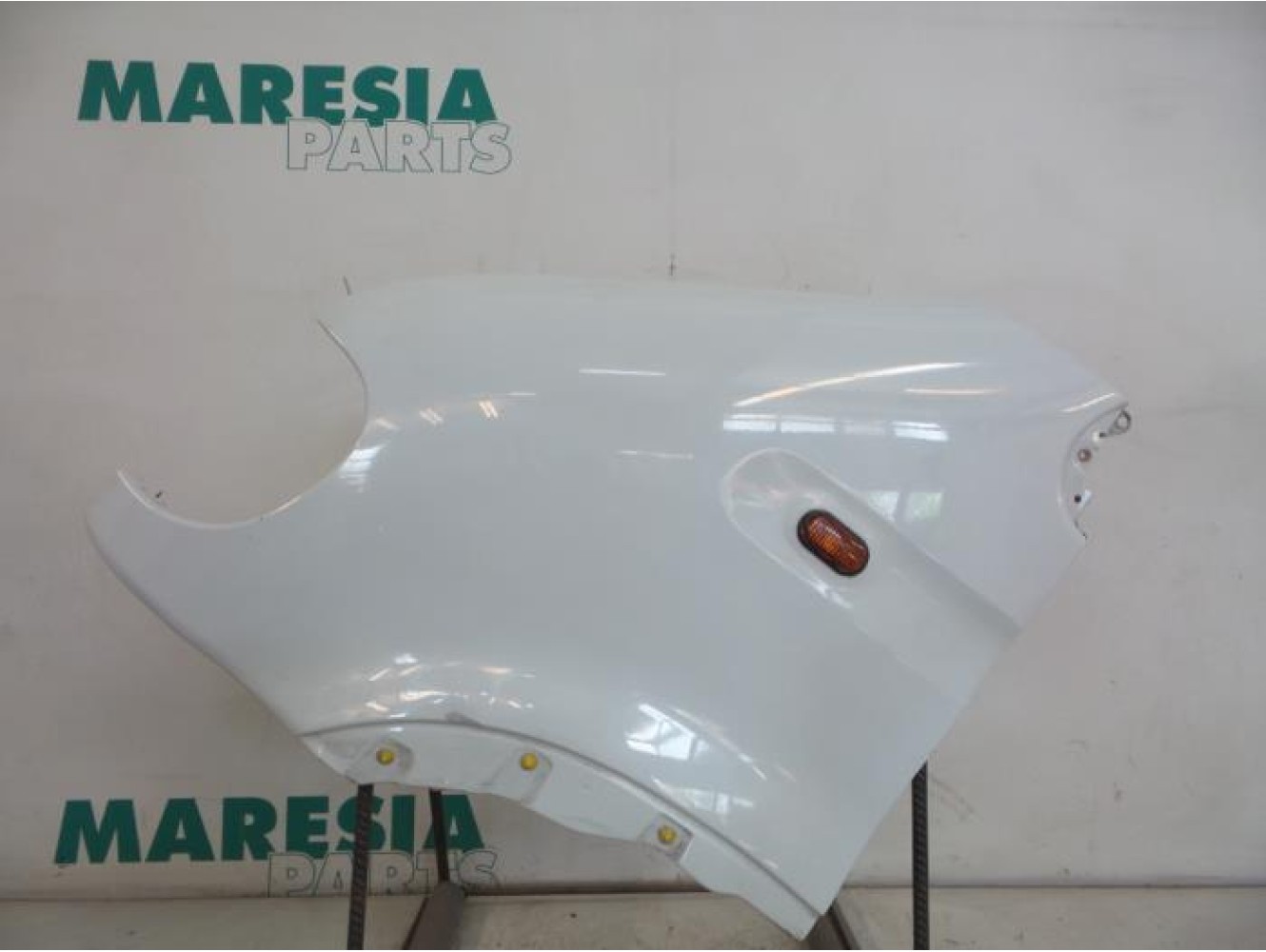 Renault - Master - Front wing, left