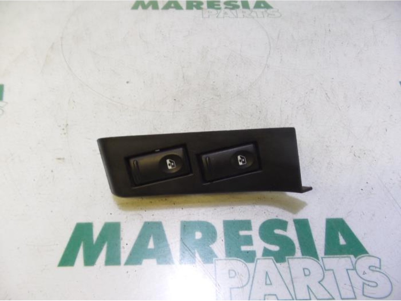 Renault - Master - Multi-functional window switch