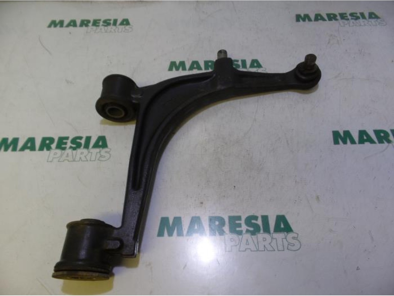 Renault - Master - Front lower wishbone, right