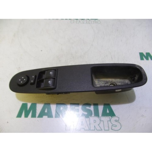 Fiat - Punto - Multi-functional window switch