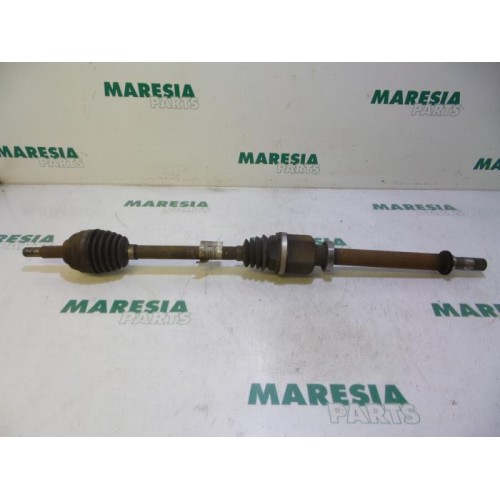 Renault - Clio - Front drive shaft, right
