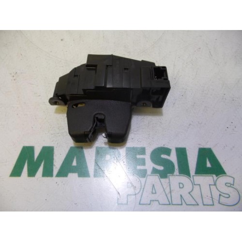 Peugeot - 308 - Tailgate lock mechanism
