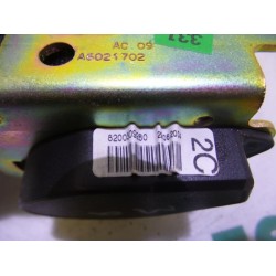 Renault - Megane Scenic - Rear seatbelt, centre