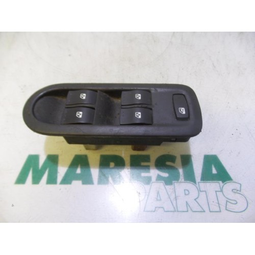 Renault - Megane Scenic - Multi-functional window switch