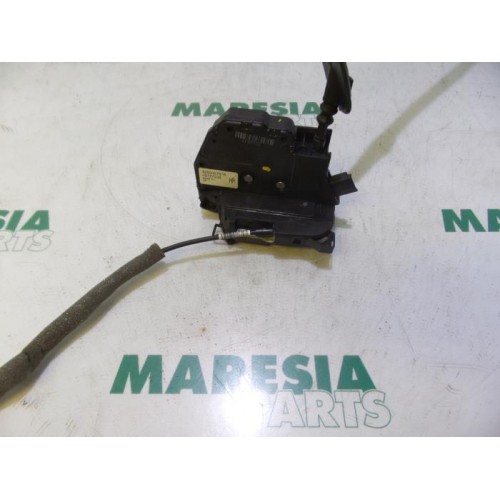 Renault - Clio - Rear door mechanism 4-door, right