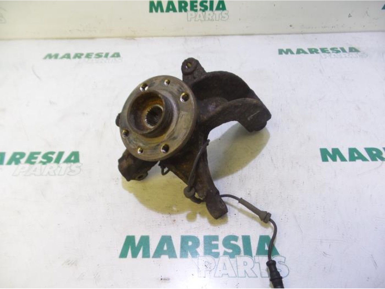 Renault - Megane Scenic - Fusee links-voor