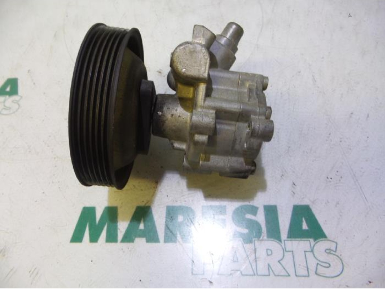 Alfa Romeo - 147 - Power steering pump