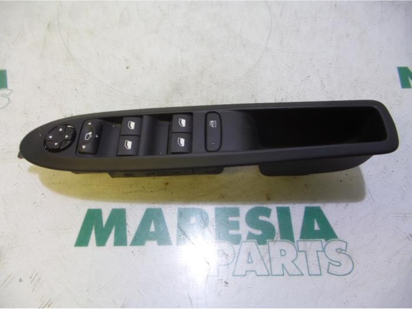 Citroen - C4 - Multi-functional window switch