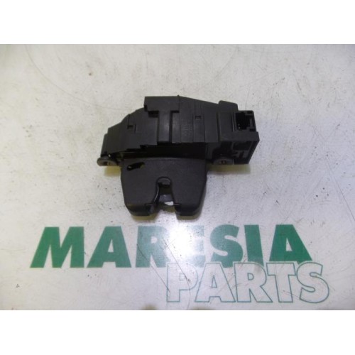 Peugeot - 308 - Tailgate lock mechanism