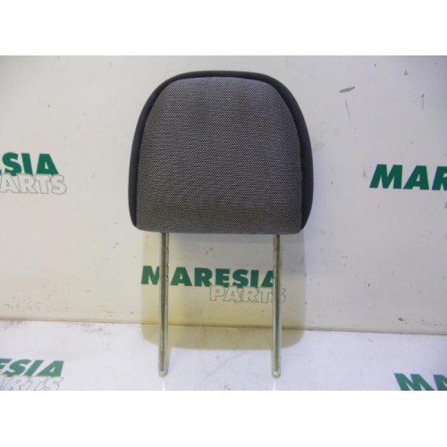 Fiat - Punto - Headrest