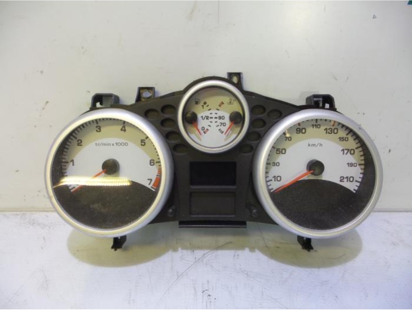 Peugeot - 207 - Instrumentenbrett