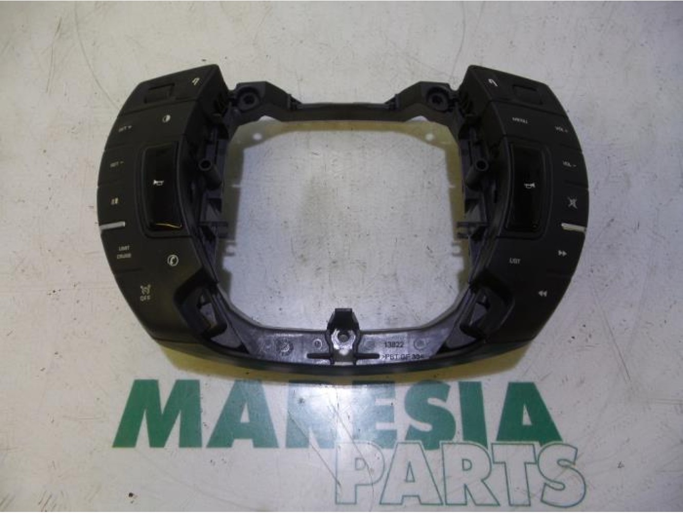 Citroen - C5 - Steering wheel mounted radio control