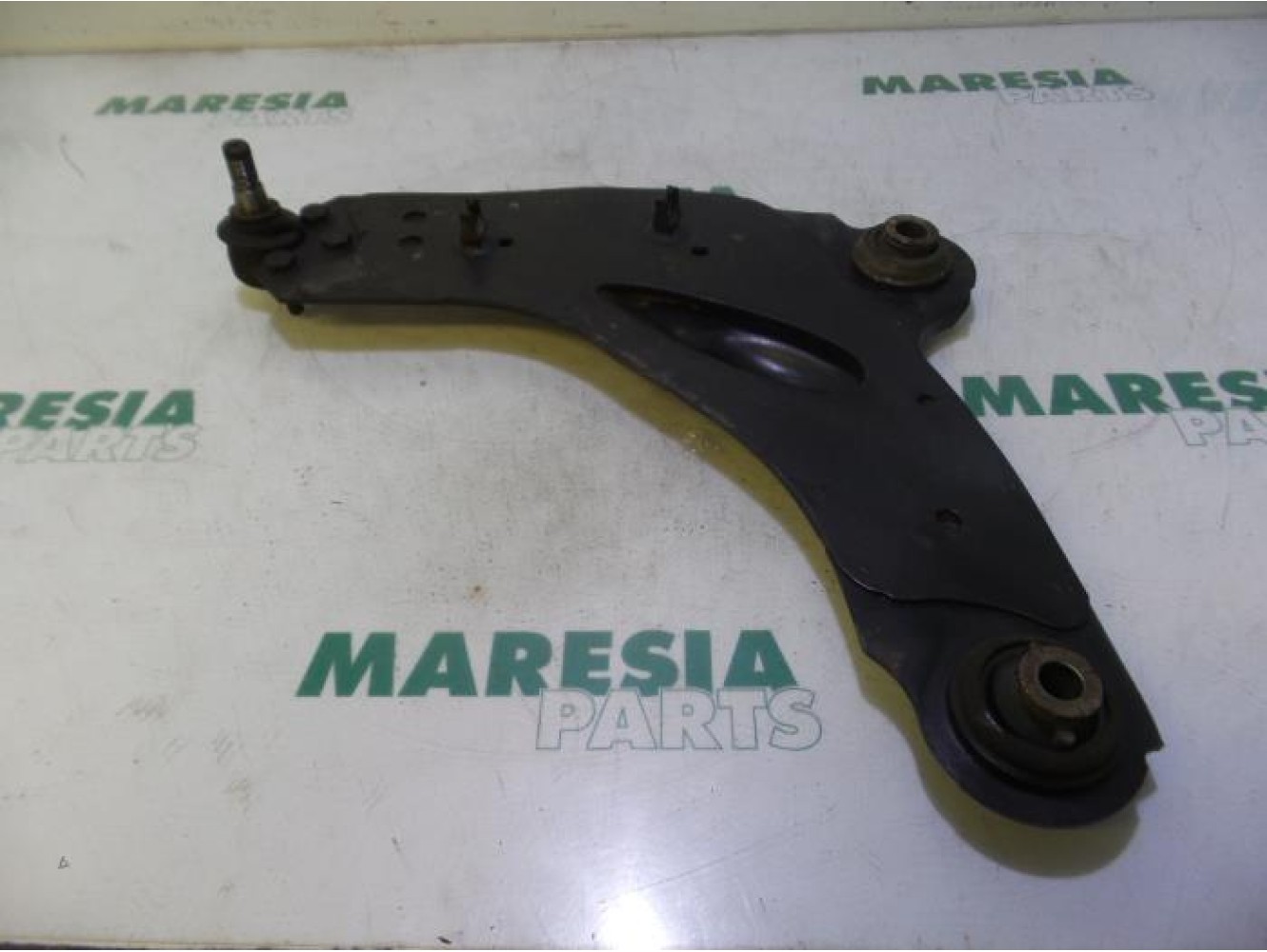 Renault - Trafic - Front lower wishbone, left