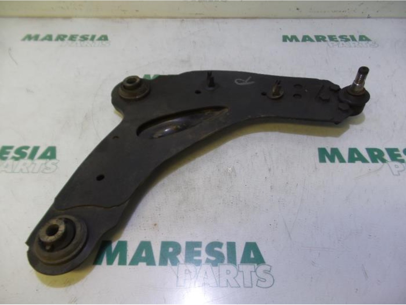 Renault - Trafic - Front lower wishbone, right