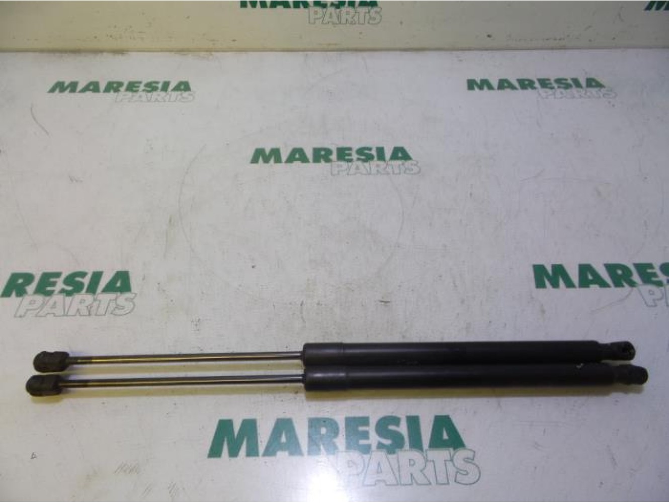 Citroen - C5 - Set of tailgate gas struts