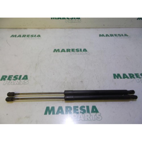 Citroen - C5 - Set of tailgate gas struts