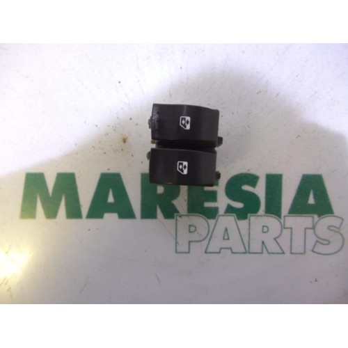 Renault - Megane - Multi-functional window switch