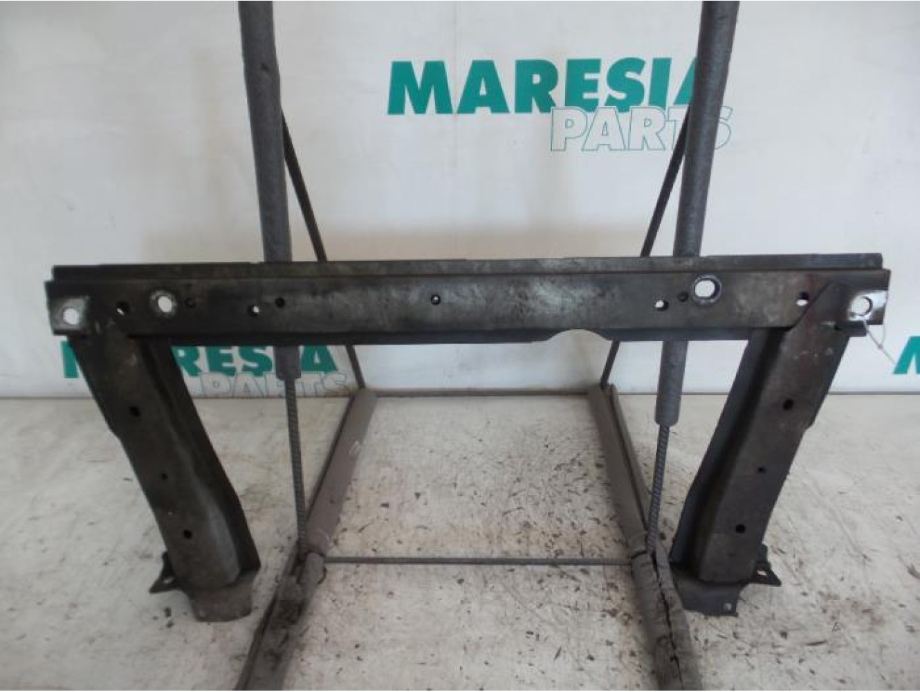 Renault - Megane - Radiator bar