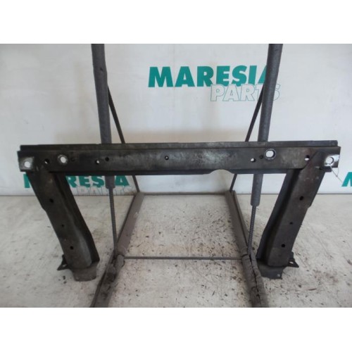 Renault - Megane - Radiator bar