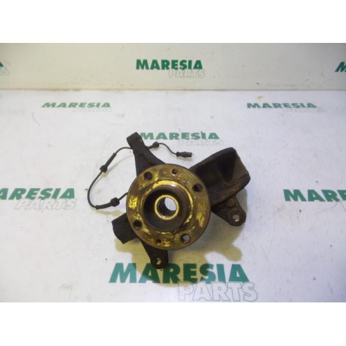 Renault - Megane - Knuckle, front right