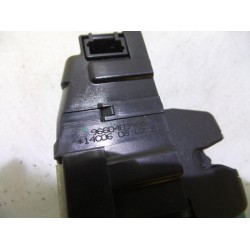 Peugeot - 207 - Tailgate lock mechanism