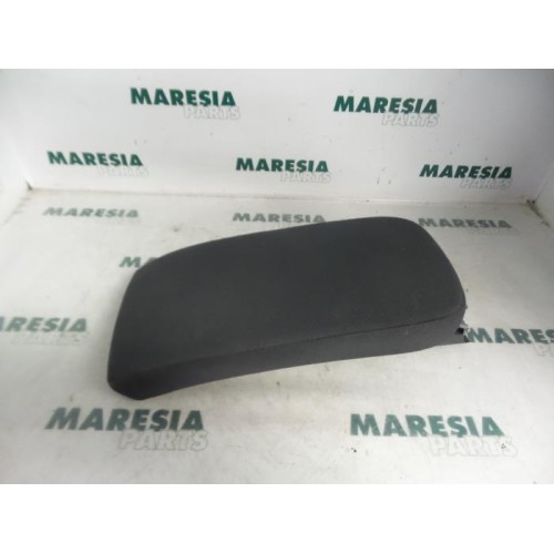Renault - Megane - Armrest