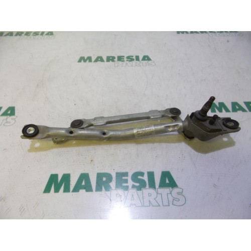 Peugeot - 107 - Wiper mechanism