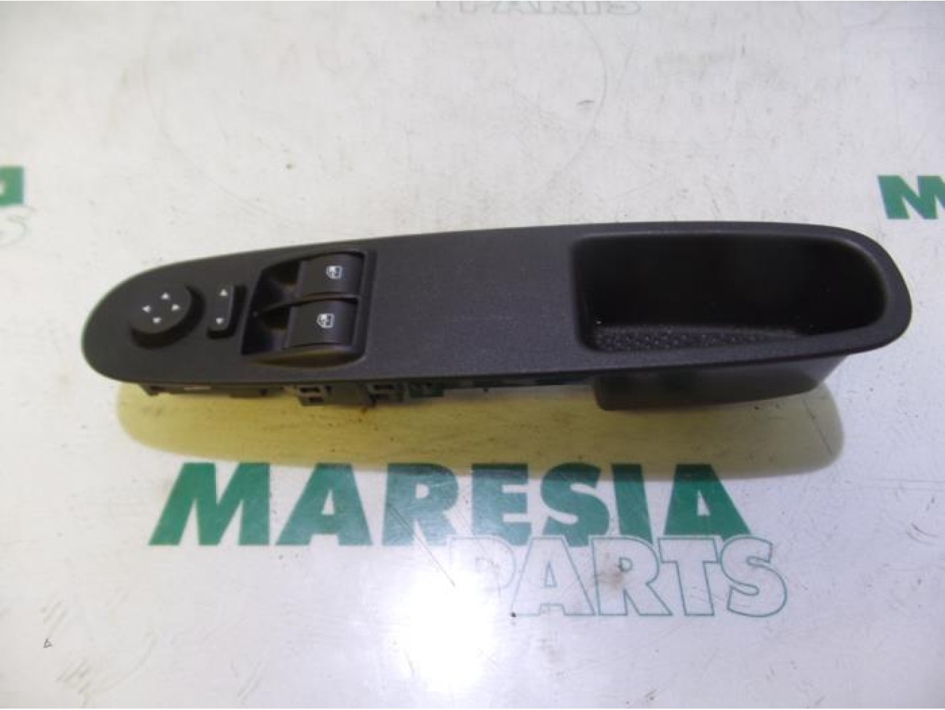 Fiat - Punto - Multi-functional window switch