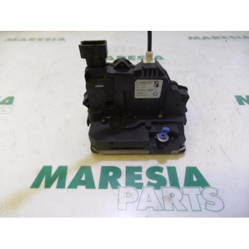 Fiat - Punto - Front door lock mechanism 4-door, right