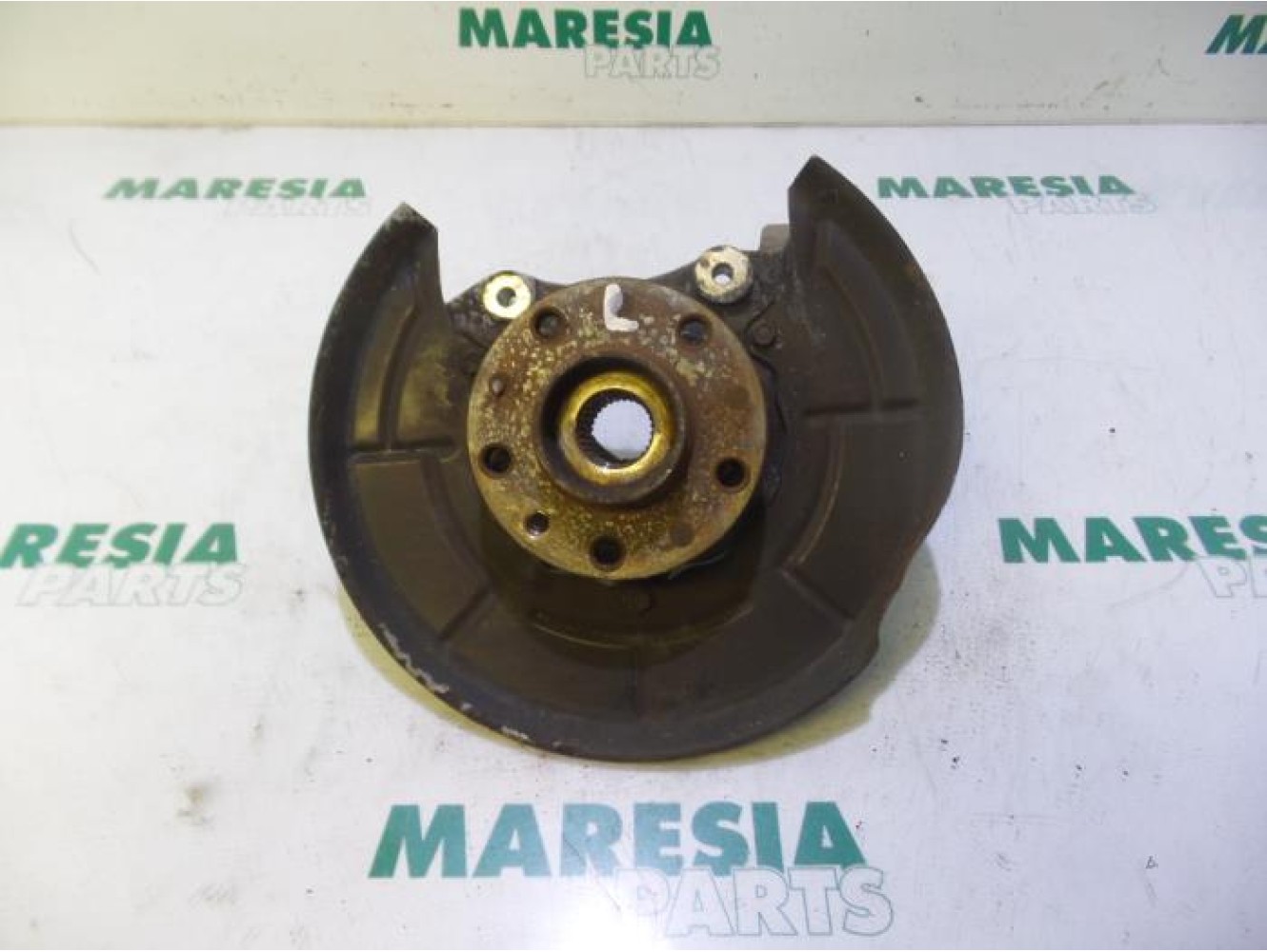 Alfa Romeo - 159 - Fusee links-achter