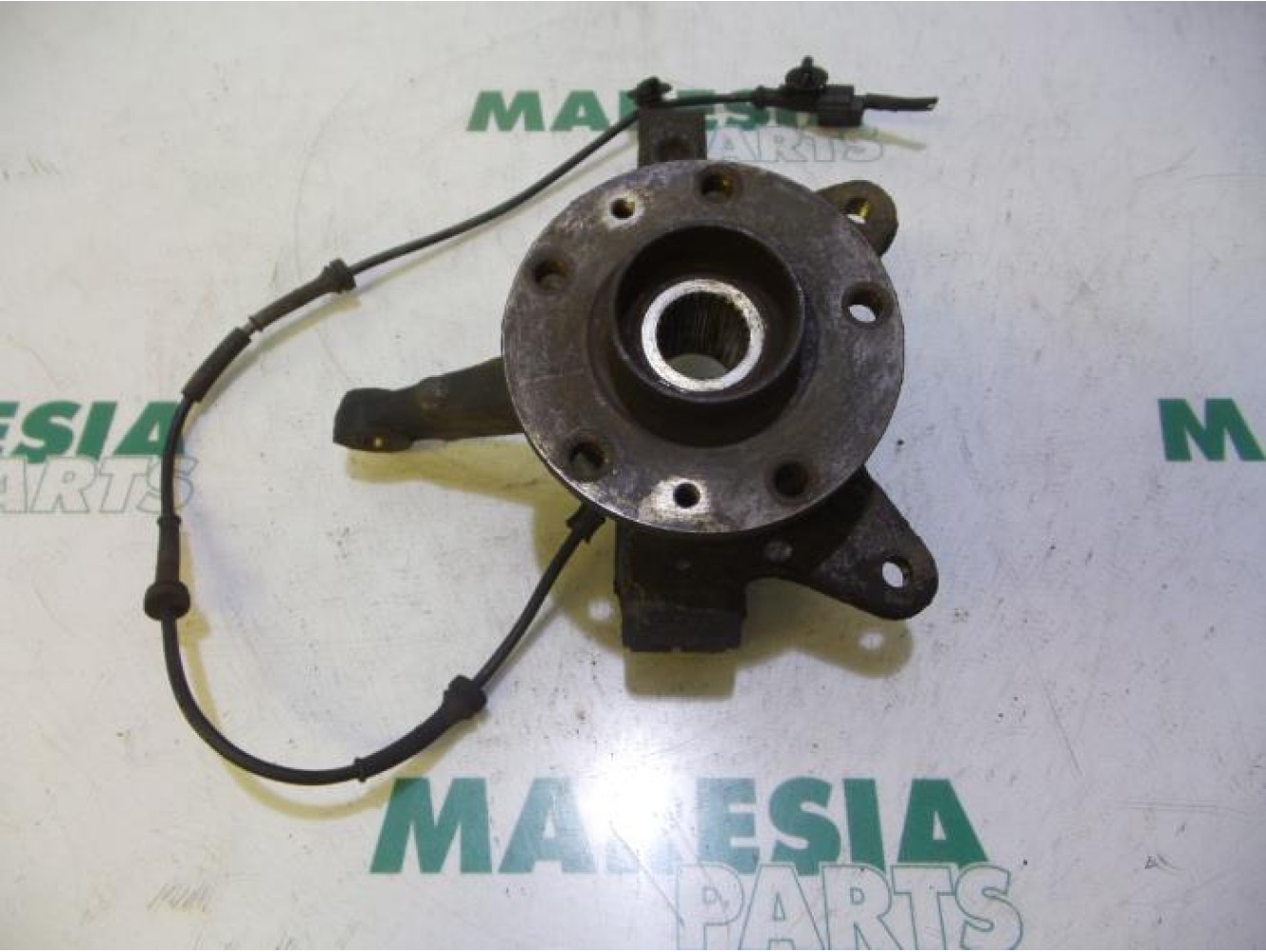 Renault - Kangoo - Knuckle, front right