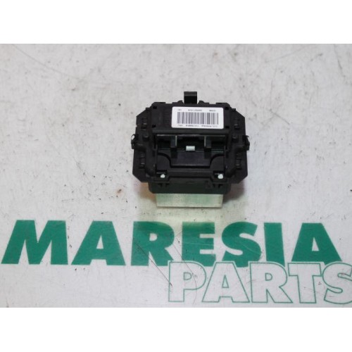 Renault - Megane - Heater resistor